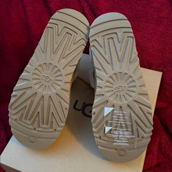 UGG Classic Mini Posy Boots in Tan - Picture 6 of 8